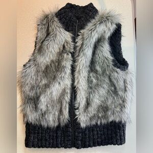 LOFT | ladies faux fur vest. Size: M/L
